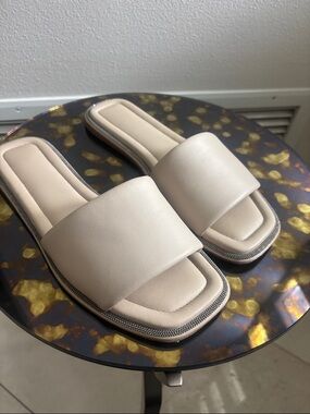 Brunello Cucinelli Cream Leather Wide-Band Slide Sandals